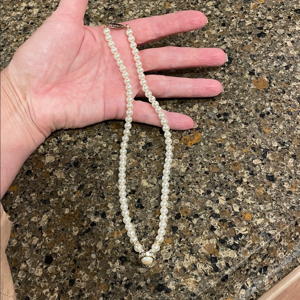 Vintage Faux Pearl Rhinestone Pendant Choker Necklace - Picture 7 of 7